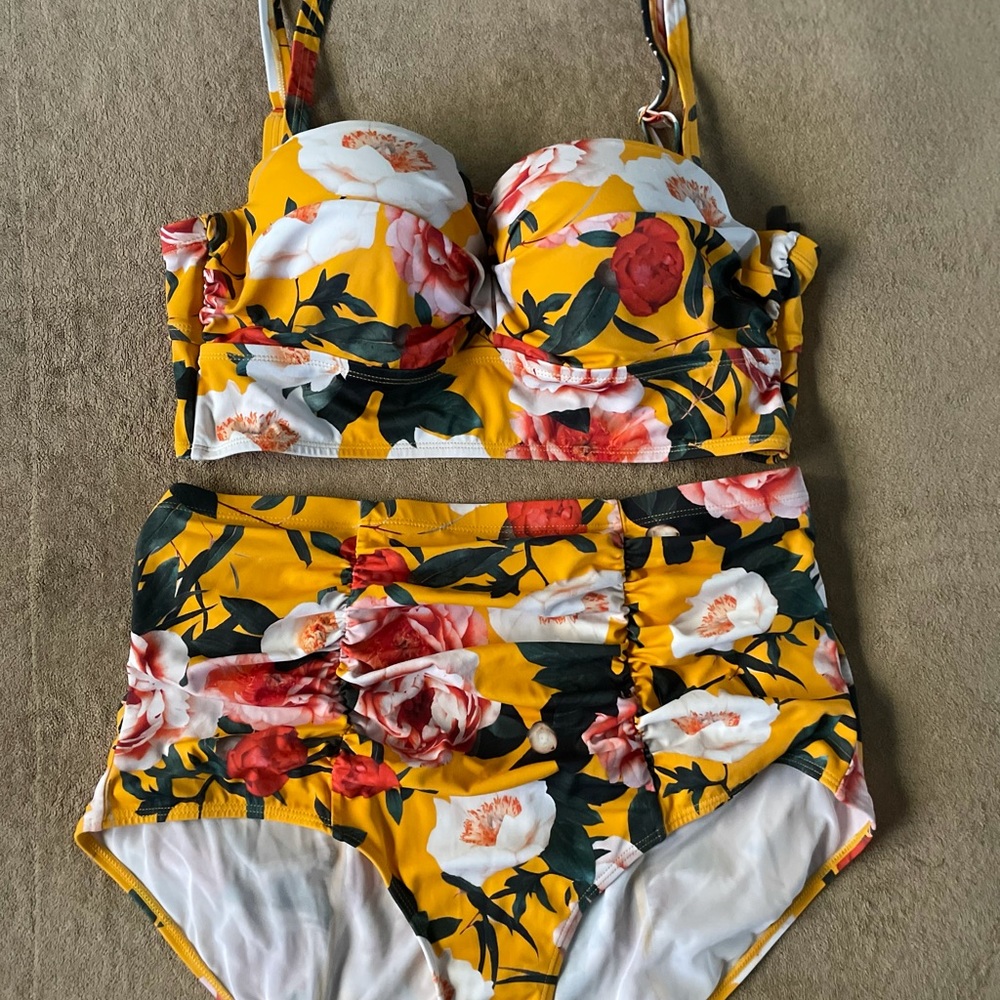 Torrid Yellow Floral 2 piece Bikini high waist set 1x/2x ♥️